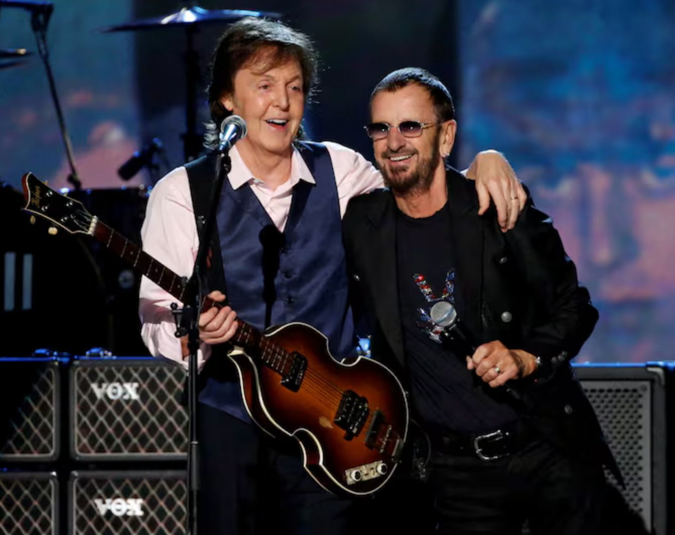 Paul McCartney y Ringo vuelven a casa con “Home to Us”, presentada como su primer dueto. Además, el lanzamiento convoca memoria, pertenencia e intimidad, mientras mantiene abiertas preguntas sobre sonido, proceso creativo y alcance cultural de este encuentro musical entre ambos.