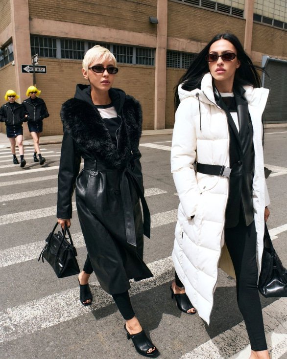 DKNY. Iris Law y Amelia Gray