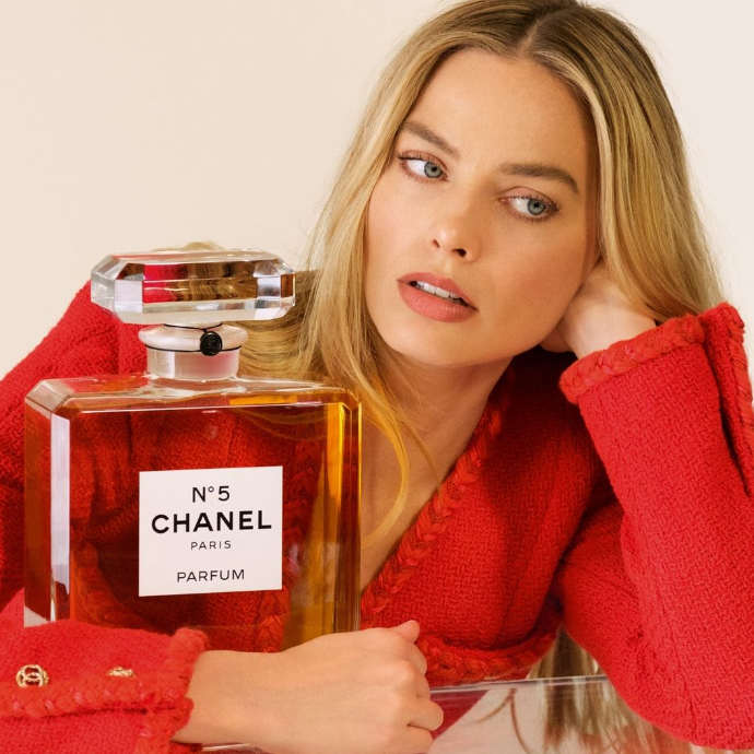 Margot Robbie Announced as Chanel N°5 Ambassador, Bringing Modern Elegance to Iconic Fragrance