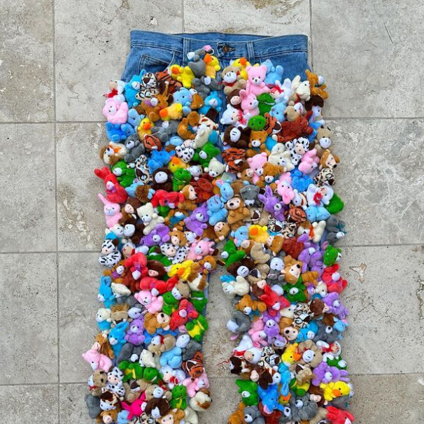 Le Rêve Nazam’s Teddy Bear Jeans: The Whimsical Fashion Sensation Captivating the Internet