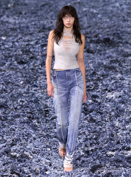 Diesel’s SS25 runway was made from 15 tonnes of denim scraps, emphasizing sustainability and circular fashion. Creative director Glenn Marte