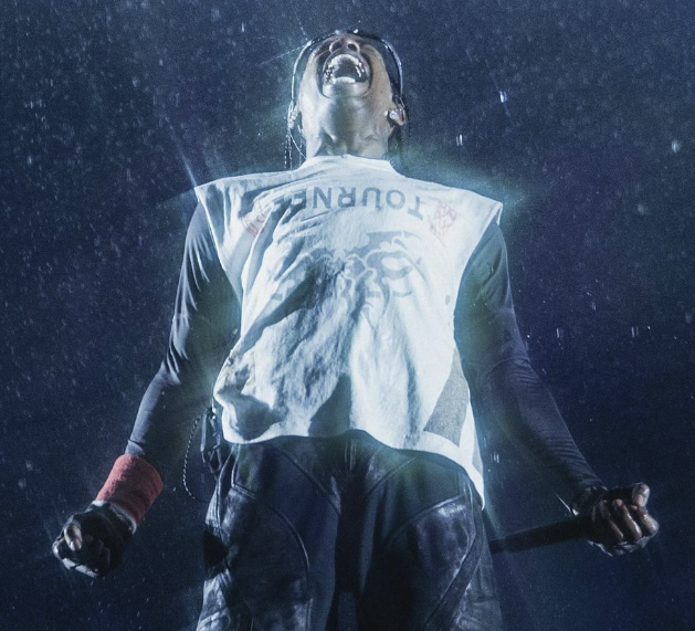 Travis Scott's first concert in Madrid was an explosive celebration with 17,000 fans at the WiZink Center, marked by intense energy and multiple performances of his song "Fe!n." The event highlighted his ability to create a powerful live music experience, transforming his psychedelic recordings into high-adrenaline performances.